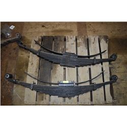 FT.MAC: LOT OF 2 NEW FORD F-550 REAR SPRINGS