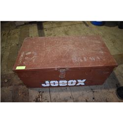 FT.MAC: METAL HINGED TOP JOBOX WITH ASSORTED ROPE