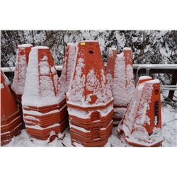 FT.MAC: LOT OF 80 ELECTRICAL CABLE PYLONS, 32" HIGH