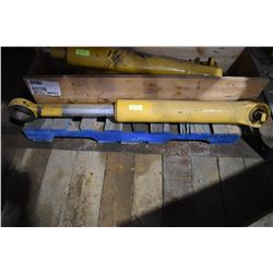 FT.MAC: JOHN DEERE HYDRAULIC CYLINDER