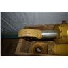 Image 3 : FT.MAC: LOT OF 2 JOHN DEERE HYDRAULIC CYLINDERS