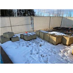 FT.MAC: LOT OF 16 ASSORTED THRUST BLOCKS, 7@