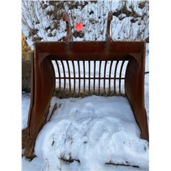 FT.MAC: JOHN DEERE 270 SKELETON BUCKET, 60" WIDE