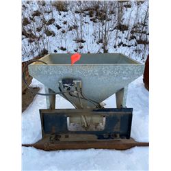 FT.MAC: SKID STEER MOUNT SAND SPREADER