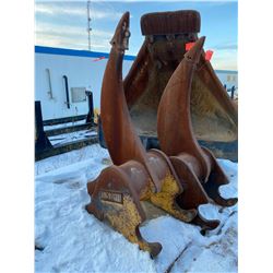 FT.MAC: JOHN DEERE 300 SERIES RIPPER TOOTH