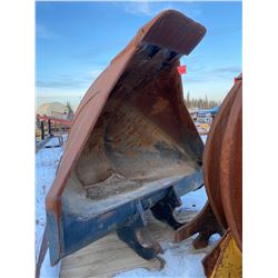 FT.MAC: JOHN DEERE 470 EXCAVATOR V BUCKET, 96"