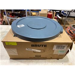 FT.MAC: LOT OF 4 BRUTE GREY GARBAGE CAN LIDS,