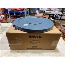 FT.MAC: LOT OF 6 BRUTE GREY GARBAGE CAN LIDS,
