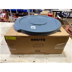 FT.MAC: LOT OF 6 BRUTE GREY GARBAGE CAN LIDS,