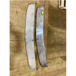 FT.MAC: LOT OF 2 KENWORTH HIGHWAY TRACTOR VISORS