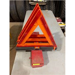 FT.MAC: WARNING TRIANGLE FLARE KIT