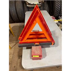 FT.MAC: WARNING TRIANGLE FLARE KIT