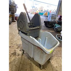 FT.MAC: MOP BUCKET & WRINGER