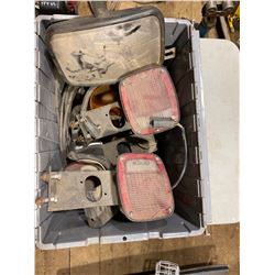 FT.MAC: TOTE OF ASSORTED TAIL LIGHTS & TOW MIRRORS
