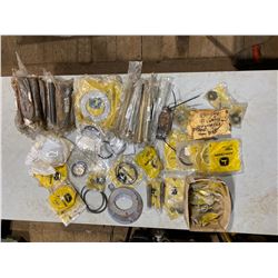 FT.MAC: LOT OF ASSORTED JOHN DEERE GASKETS, SHIMS,