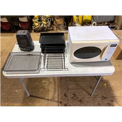 FT.MAC: OFFICE LOT: INCLUDES BASKETS, MICROWAVE,