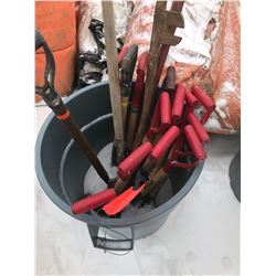 FT.MAC: ASSORTED BROOMS, SHOVELS, SCRAPERS