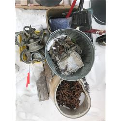 FT.MAC: ASSORTED GATE HANGERS & DUST PANS COMES