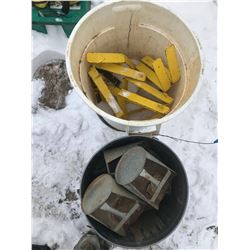 FT.MAC: LOT OF 5 GALVANIZED SCOOPS &  7 LADDER