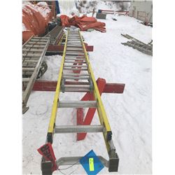 FT.MAC: 30 FOOT FIBREGLASS EXTENSION LADDER