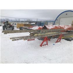 FT.MAC: LOT OF 4 ASSORTED  EXTENSION LADDERS