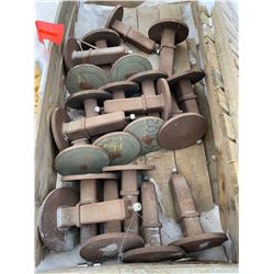 FT.MAC: 22 SNOW BLADE SKID SHOES, 2.5" X 2.5" SHAFT