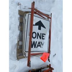 FT.MAC: LOT OF 45 REGULATORY SIGNS & 1 METAL STAND