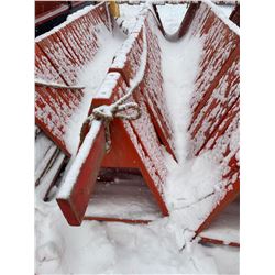 FT.MAC: LOT OF 40 BARRICADE PLASTIC LEGS - NO CROSS