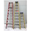 Image 1 : FT.MAC: 3 ASSORTED FIBREGLASS STEP LADDERS