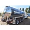 Image 2 : SH.PRK: 2013 PETERBILT TRI-DRIVE WATER TRUCK