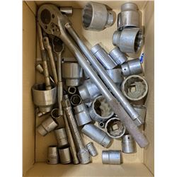 SH. PARK: ASSORTED 1/2 AND 3/4 INCH DRIVE SOCKETS