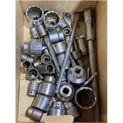 SH. PARK: ASSORTED 1/2 AND 3/4 INCH SOCKETS AND