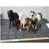 Image 1 : 5 Horse Figurines (1 Broken Tail and Foot)
