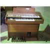 Image 1 : Yamaha Electric Organ