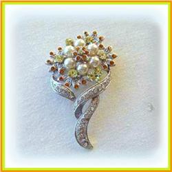 FLOWERS PEARLS PIN BROOCH GOLD SWAROVSKI CRYSTALS