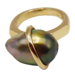Italian Handmade Natural Pearl and 18k Gold Ring