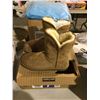 Image 1 : Kirkland Size 7 Short Shearling Boots