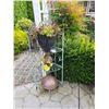 Image 1 : Plant rack and outdoors decor Cat C