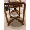 Image 4 : Rolling Chair and Table
