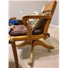 Image 9 : Rolling Chair and Table