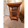 Image 7 : Small Table and Lamp C