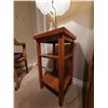 Image 8 : Small Table and Lamp C
