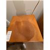 Image 9 : Small Table and Lamp C