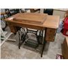 Image 10 : Singer Sewing  Cat A