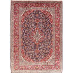 A WOOL HAND KNOTTED FLORAL ORIENTAL AREA RUG.