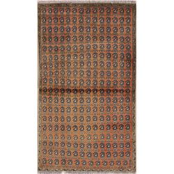 A WOOL HAND KNOTTED ORIENTAL RUG.