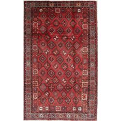A WOOL HAND KNOTTED BALOUCH ORIENTAL RUG.