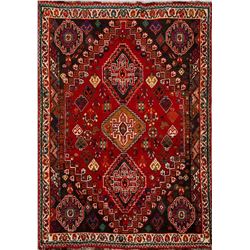 A WOOL HAND KNOTTED ORIENTAL AREA RUG.