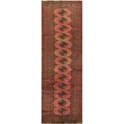 A WOOL HAND KNOTTED BALOUCH RUG RUNNER.