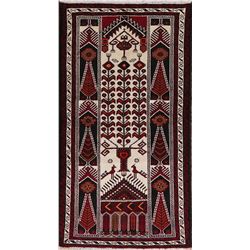 A WOOL HAND KNOTTED BALOUCH ORIENTAL RUG.